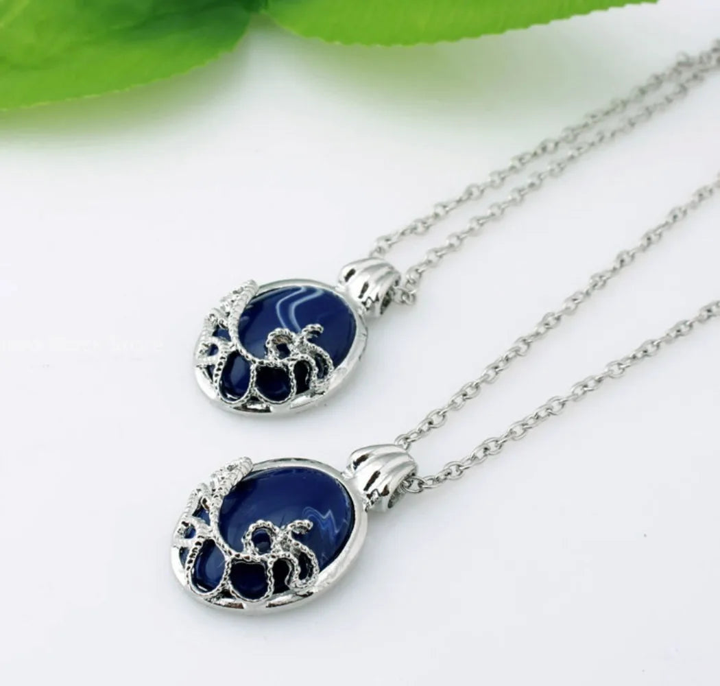 Pendentif Elena – Bijou Vintage Inspiré de Vampire Diaries